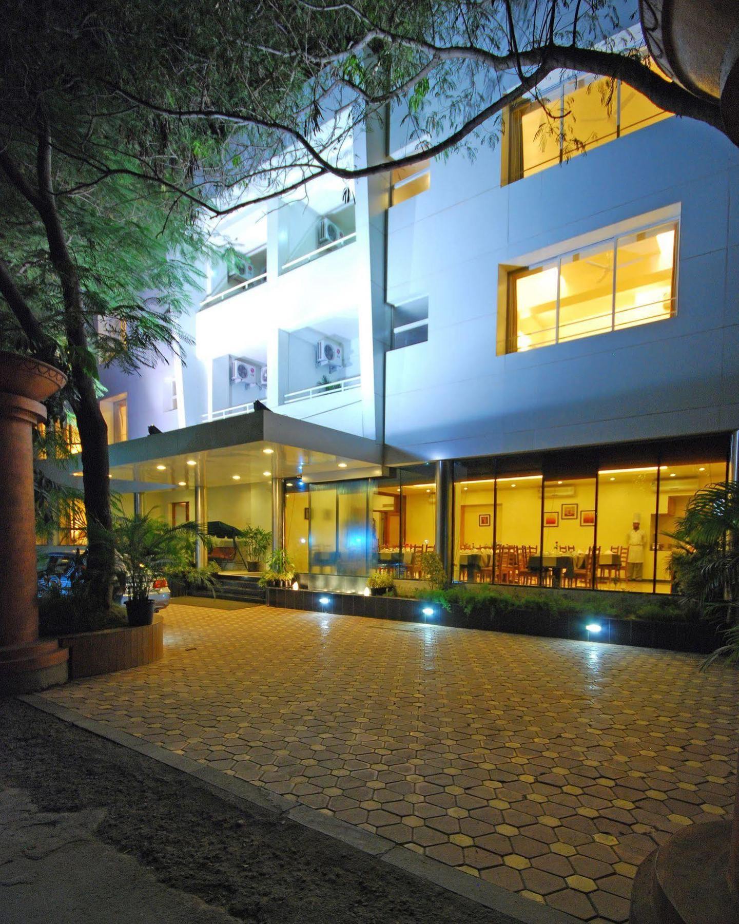 Phoenix Koregaon Park Hotel 3*